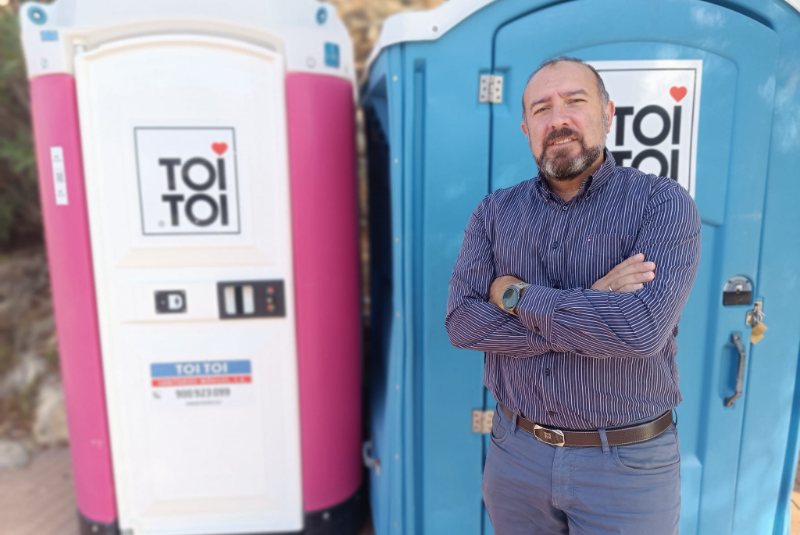 El Ayuntamiento instala baños químicos en el Mercadillo y atiende una reivindicación histórica de los comerciantes