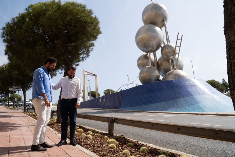 Parques y Jardines continúa con la plantación de especies suculentas para embellecer rotondas de la ciudad y lograr un ahorro de recursos hídricos