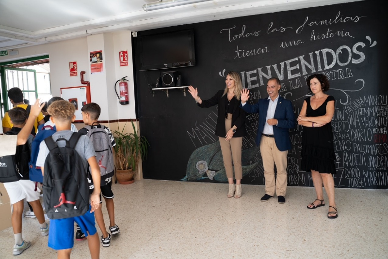 El alcalde de Benalmádena da la bienvenida a los alumnos que inician el nuevo curso en Secundaria, Bachillerato y FP