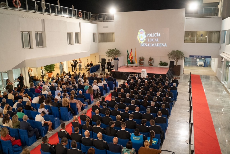 El alcalde de Benalmádena, Juan Antonio Lara, preside el acto institucional con motivo del Patrón de la Policía Local