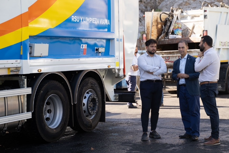 Llega otro camión nuevo de carga lateral para seguir con las mejoras en la recogida de RSU y la modernización de todo el equipamiento