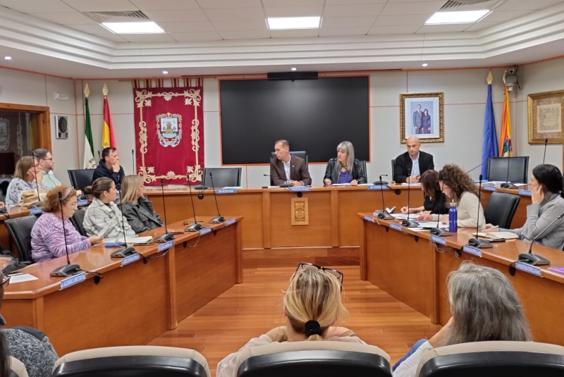 Una veintena de asociaciones participan en el IV Consejo Sectorial de Servicios Sociales de Benalmádena