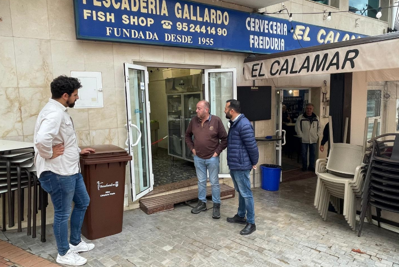 Arranca la campaña de recogida puerta a puerta de restos orgánicos en pescaderías de Benalmádena