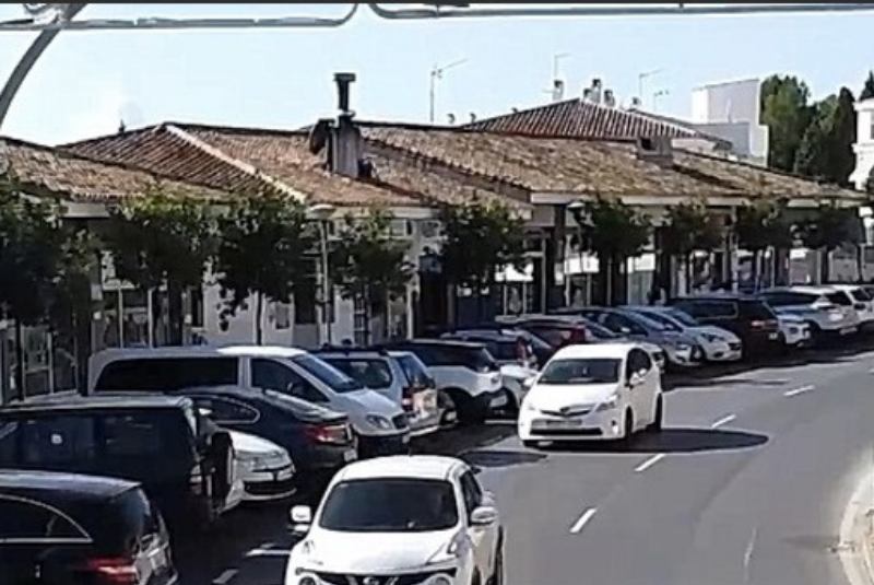 El Ayuntamiento recuerda que este lunes se restringe el tráfico en Benalmádena Pueblo mientras duren las obras en Avenida Juan Luis Peralta y Santo Domingo