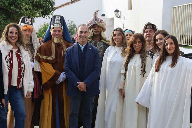 Una gran puesta en escena, baile y canto llenan de tradición y devoción el Parque de Los Limones con un espectacular ‘Belén Viviente’ lleno de público