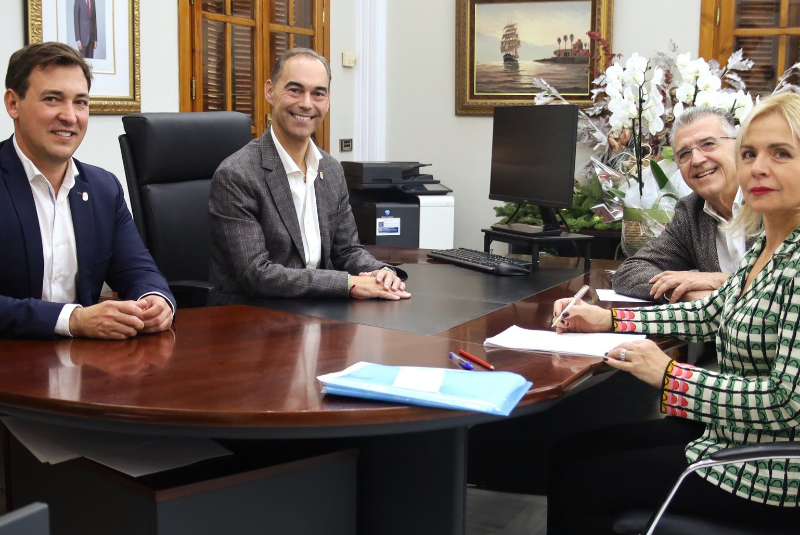 El Ayuntamiento adquiere unos terrenos en Rocas Blancas para construir casi 200 viviendas públicas para jóvenes y personas con necesidades especiales