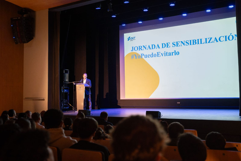 El alcalde participa en una jornada destinada a concienciar sobre seguridad vial a 200 escolares de Benalmádena 