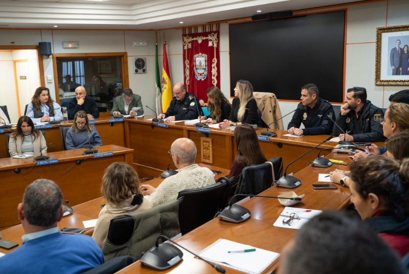 La Comisión Municipal de Absentismo Escolar incide en sumar esfuerzos con la comunidad educativa para evitar que los escolares falten a clase